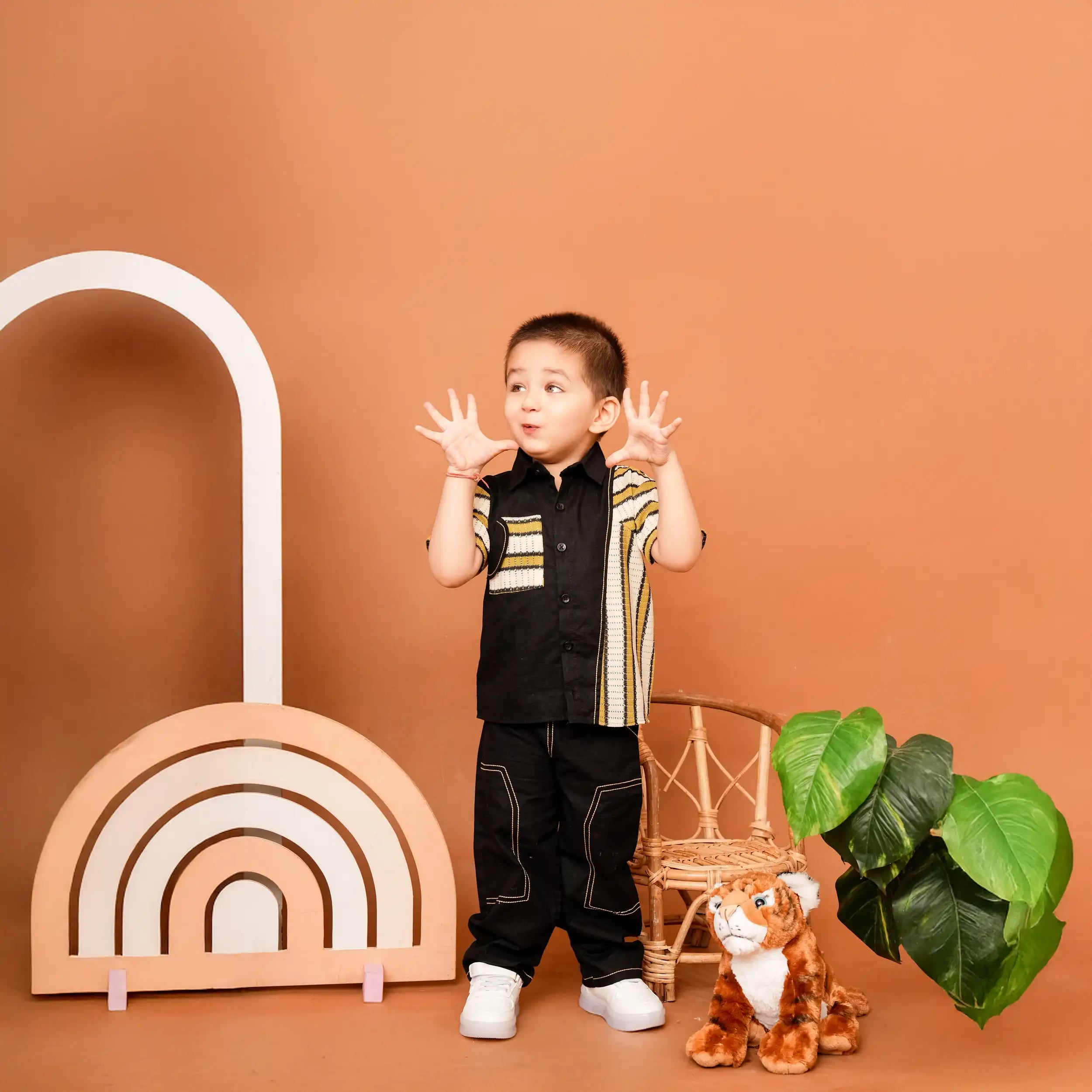 Black Linen Co-ord Set Paired With Abstract Olive-Cream Knitted Fabric