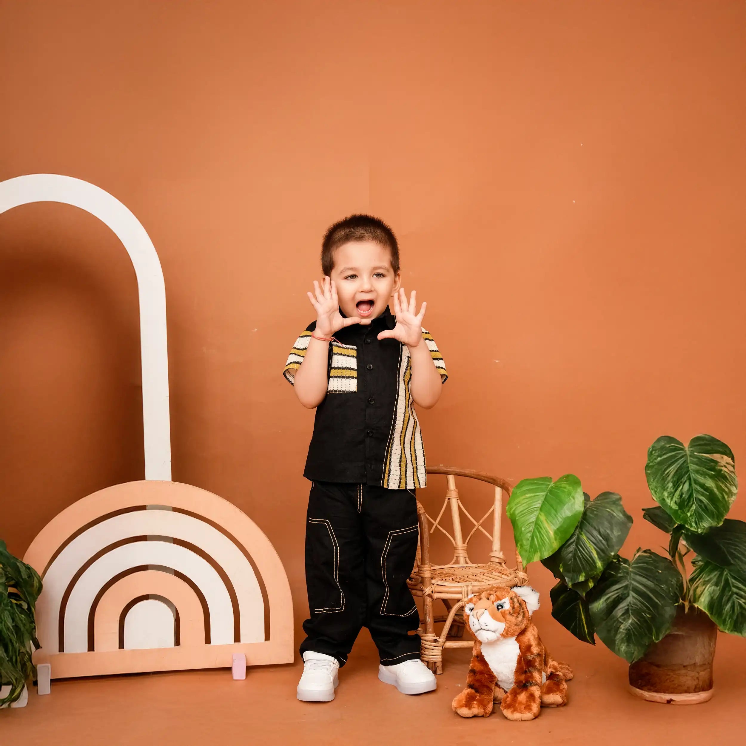 Black Linen Co-ord Set Paired With Abstract Olive-Cream Knitted Fabric